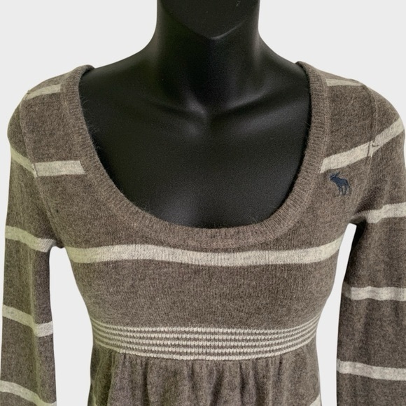 SOLD️ VTG Abercrombie and Fitch Gray Babydoll Sweater - Picture 2 of 10